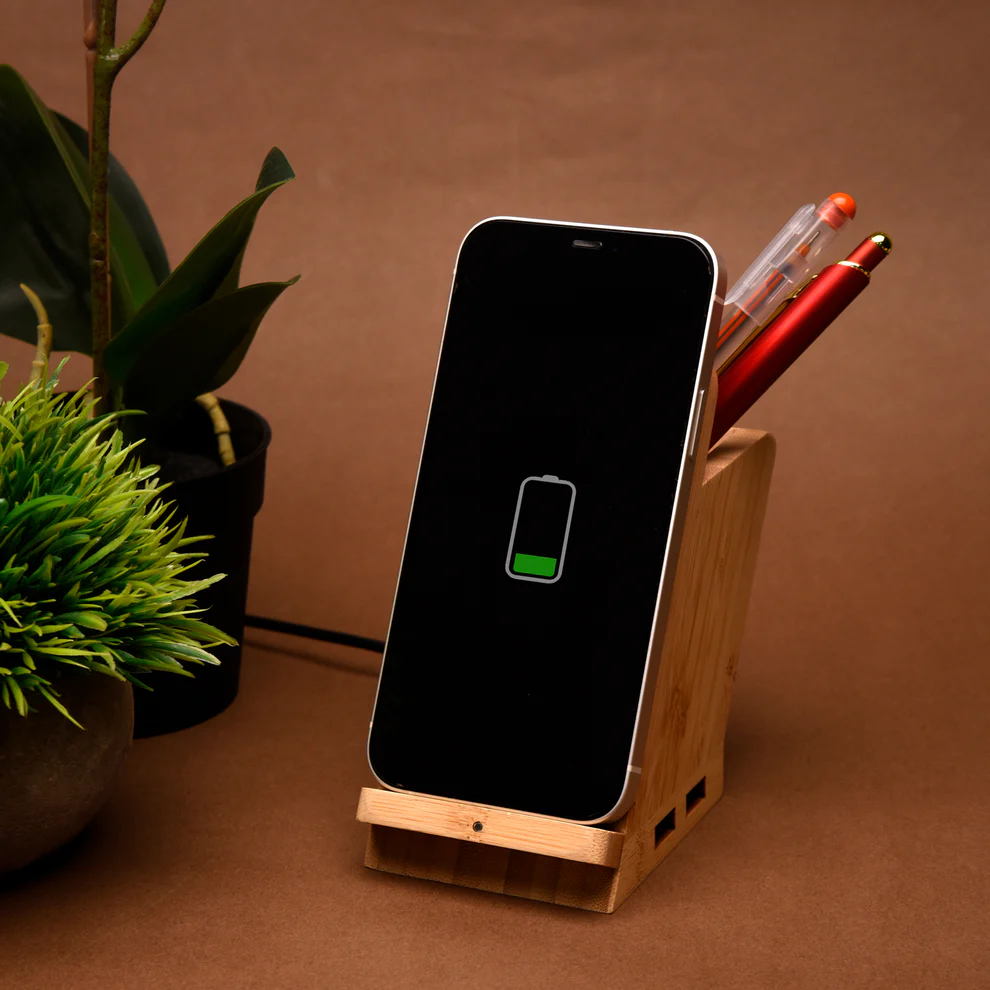 4-in-1 Wireless Charger & USB Hub
